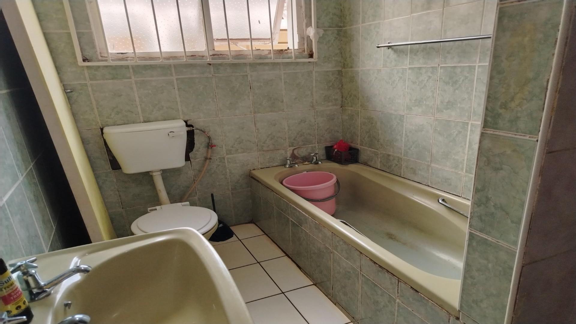 Bathroom 1 of property in Glenwood