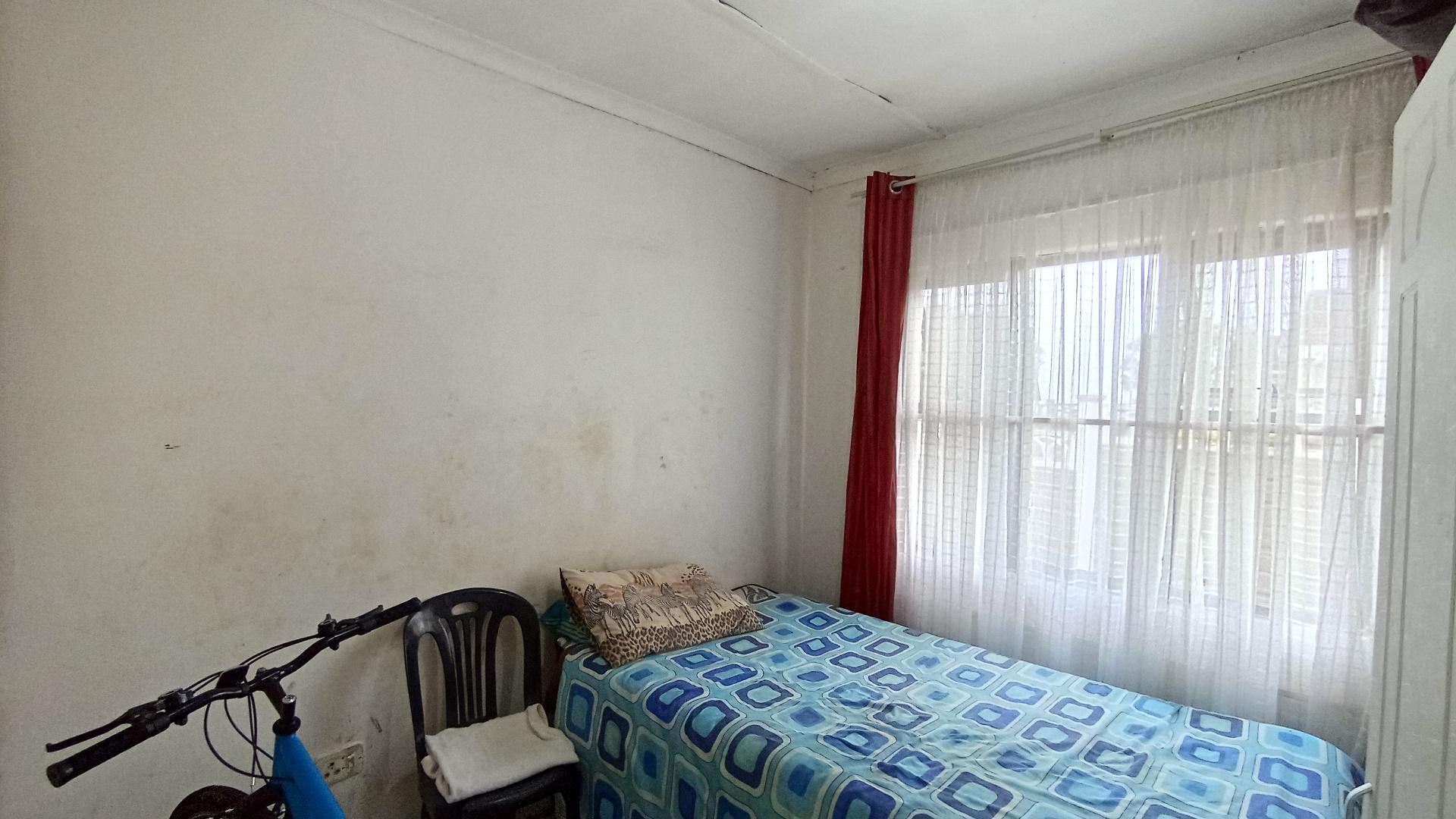 Bed Room 1 - 10 square meters of property in Glenwood