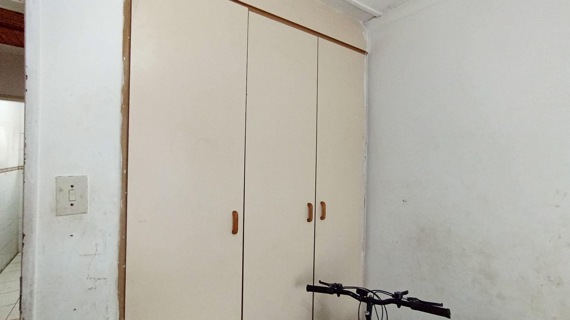 Bed Room 1 - 10 square meters of property in Glenwood