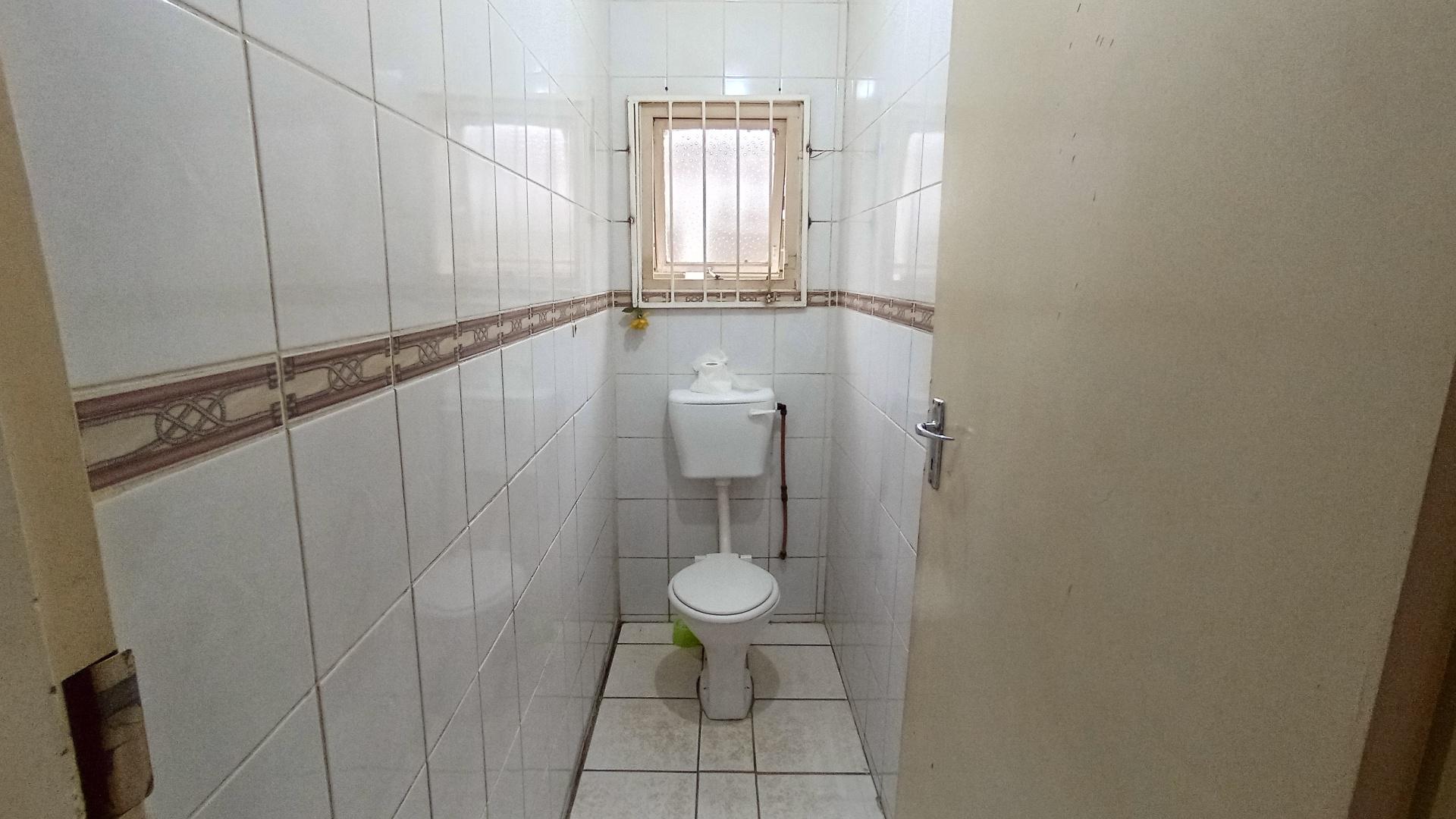Guest Toilet - 3 square meters of property in Glenwood