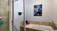 Bathroom 1 - 6 square meters of property in Ferndale - JHB