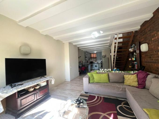 2 Bedroom Simplex for Sale For Sale in The Hill - MR698585