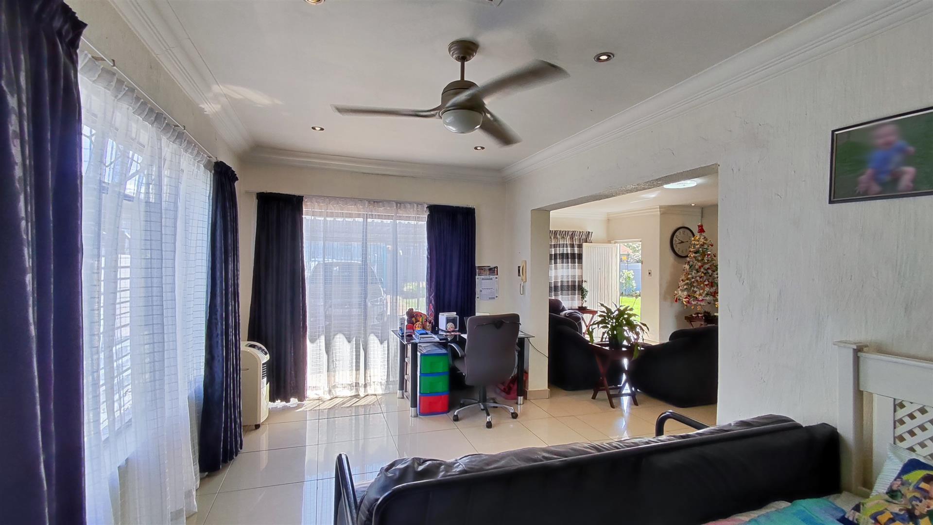 TV Room - 26 square meters of property in Brackendowns