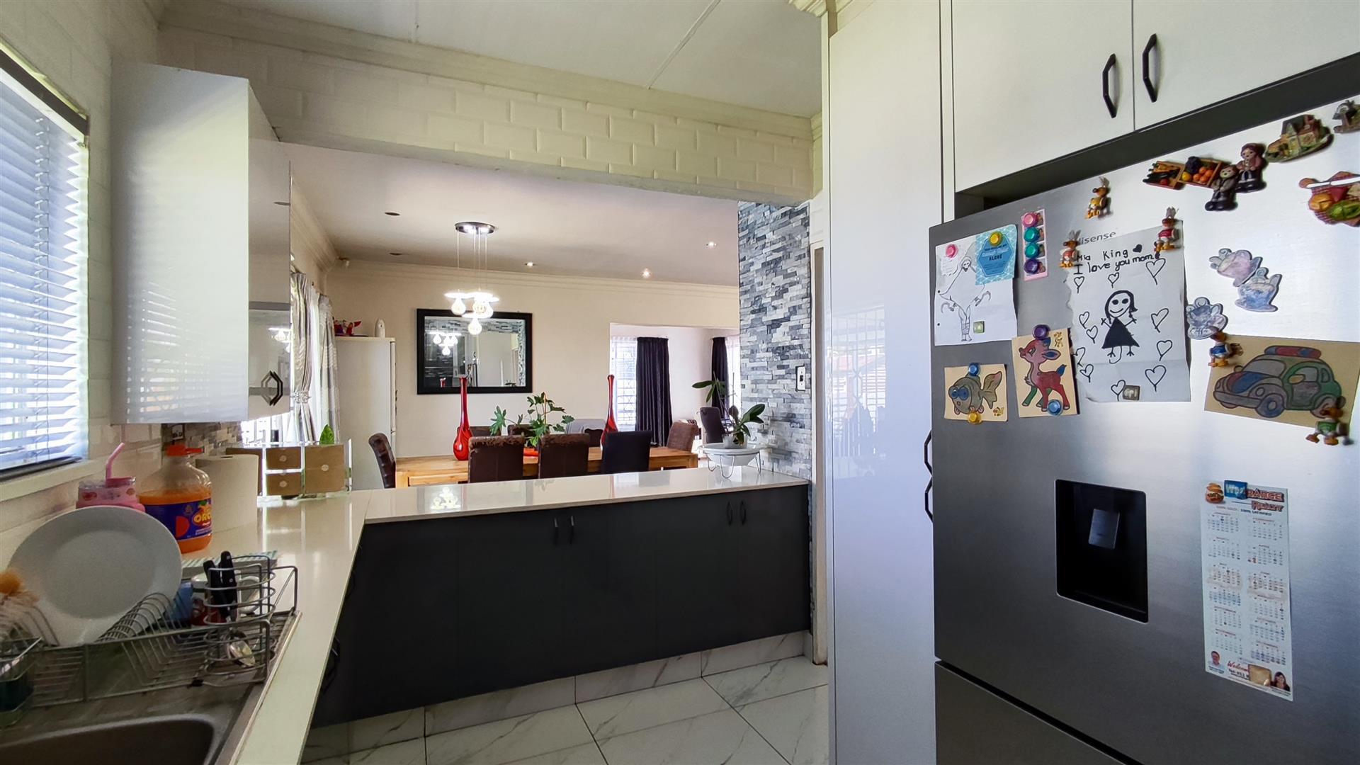 Kitchen - 13 square meters of property in Brackendowns