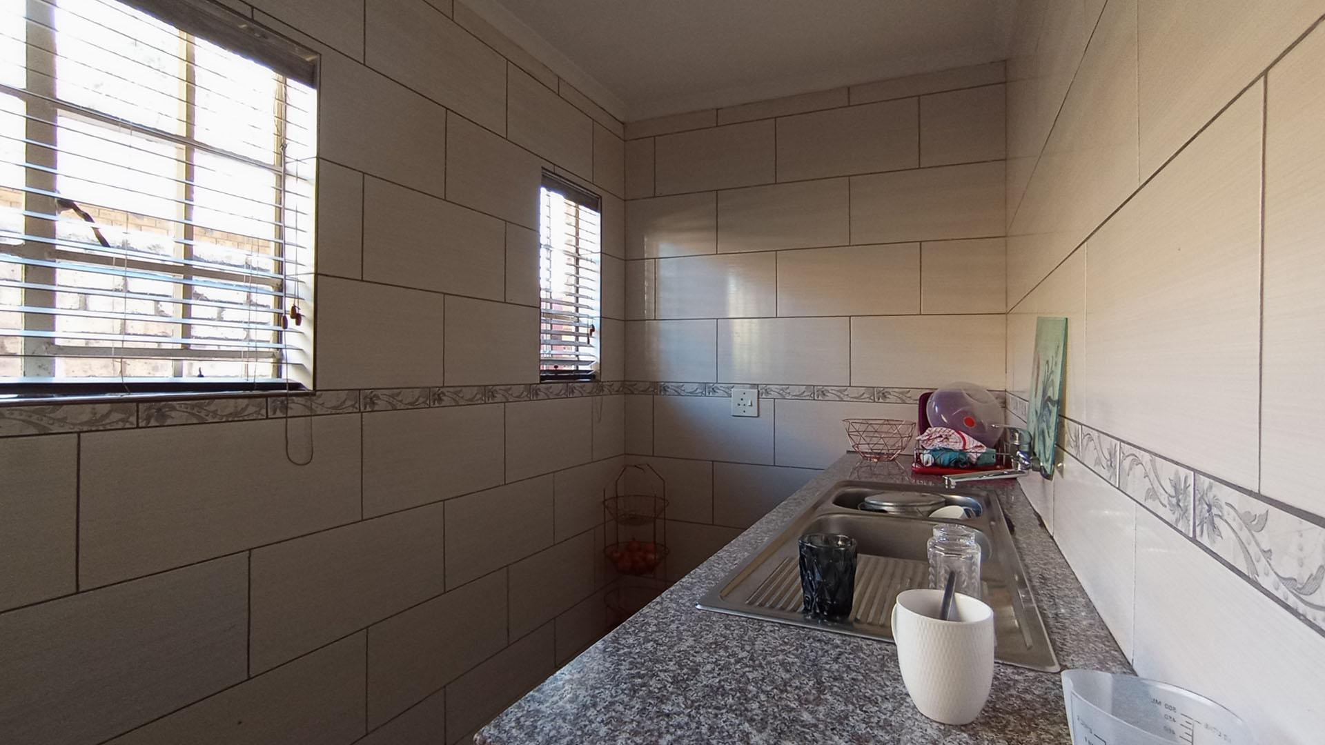Scullery - 8 square meters of property in Amberfield