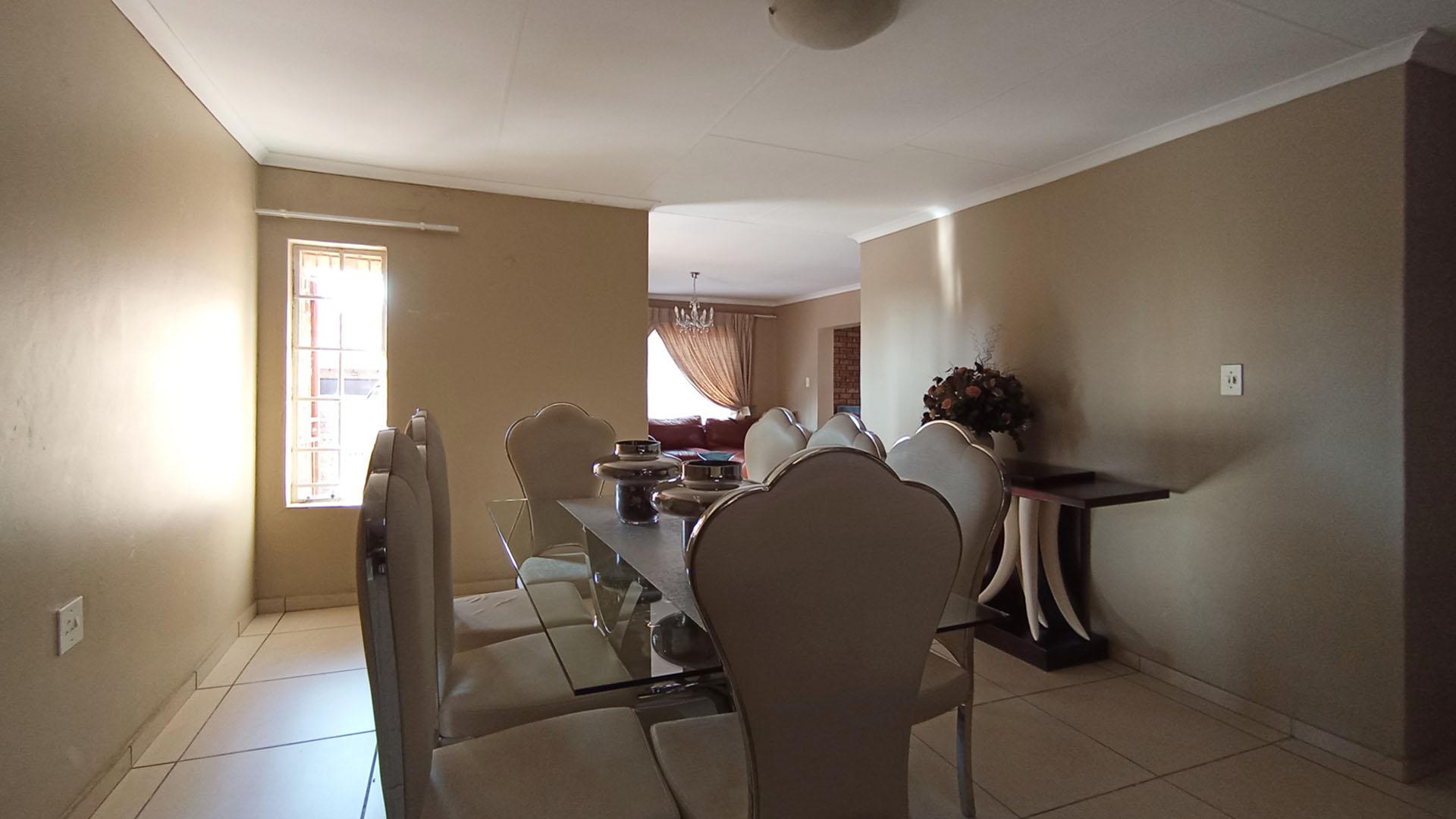 Dining Room - 18 square meters of property in Amberfield