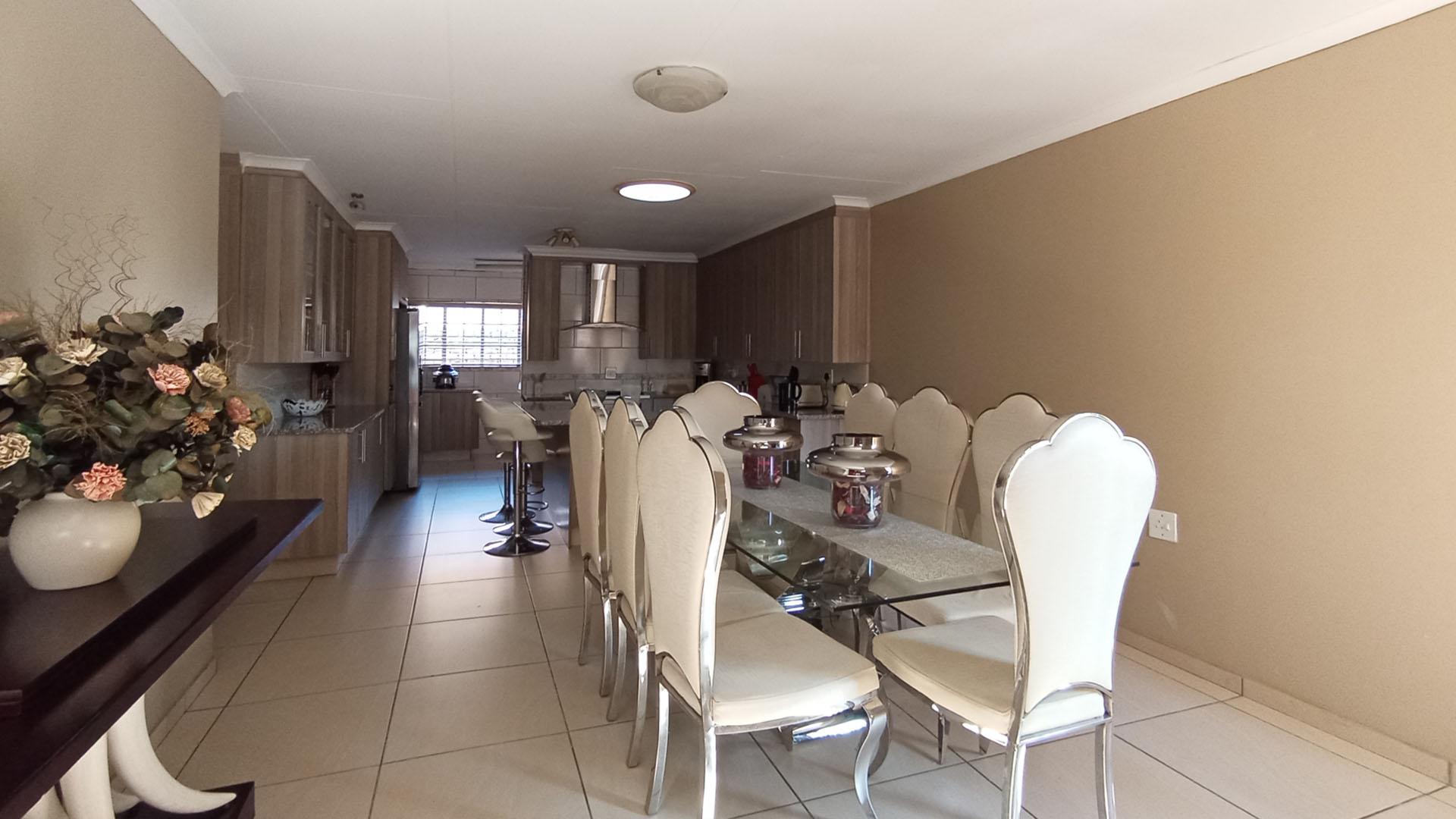 Dining Room - 18 square meters of property in Amberfield