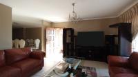 Lounges - 31 square meters of property in Amberfield