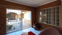 Lounges - 31 square meters of property in Amberfield