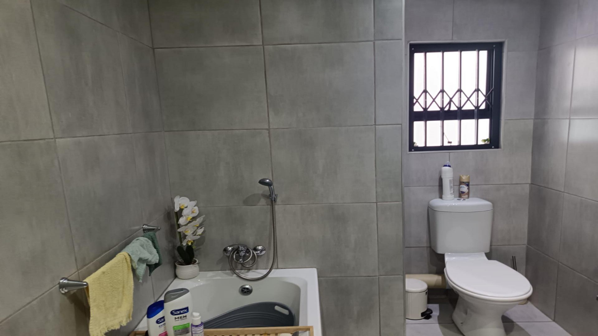 Bathroom 1 of property in Pretoria North