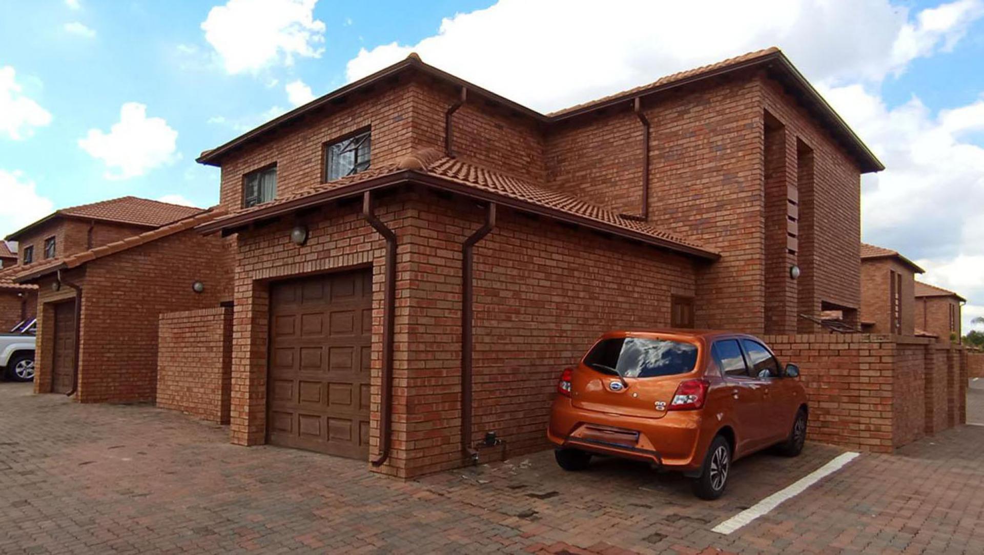 Front View of property in Willow Park Manor