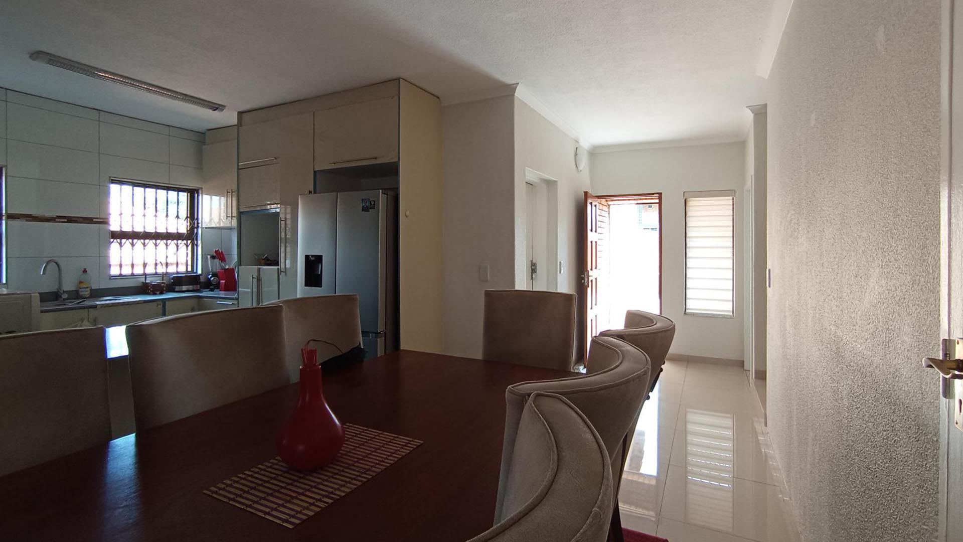 Dining Room - 10 square meters of property in Willow Park Manor