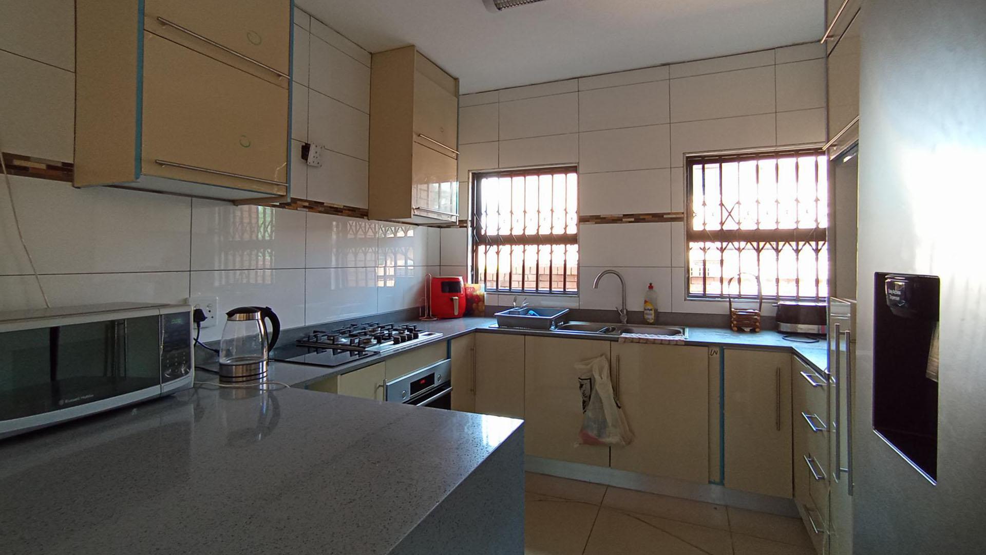 Kitchen - 9 square meters of property in Willow Park Manor