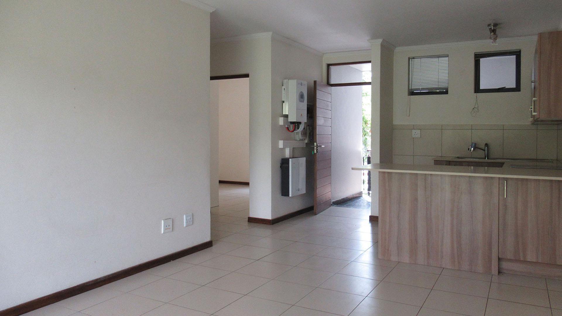 Lounges - 15 square meters of property in Jackal Creek Golf Estate