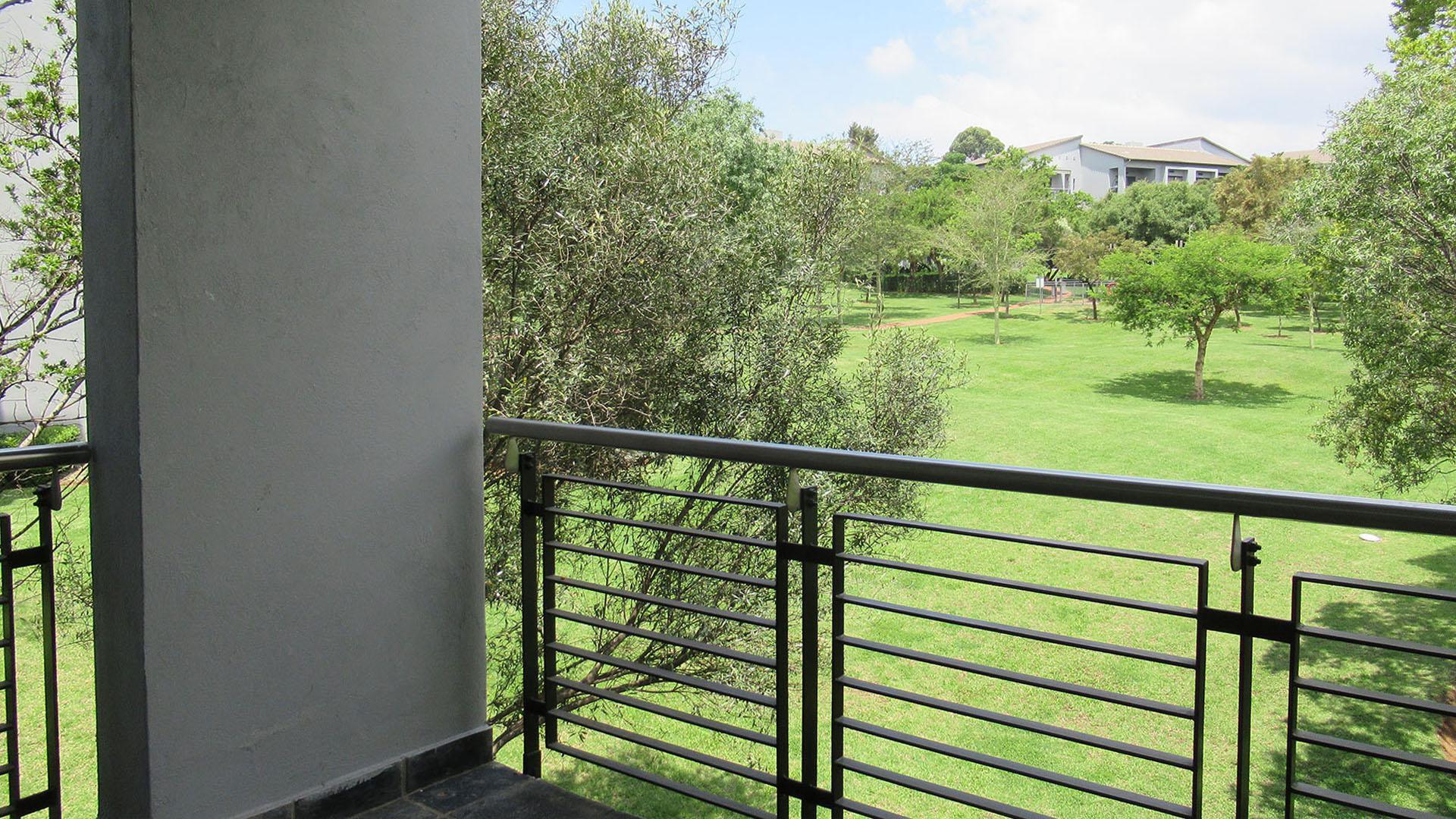 Balcony - 6 square meters of property in Jackal Creek Golf Estate