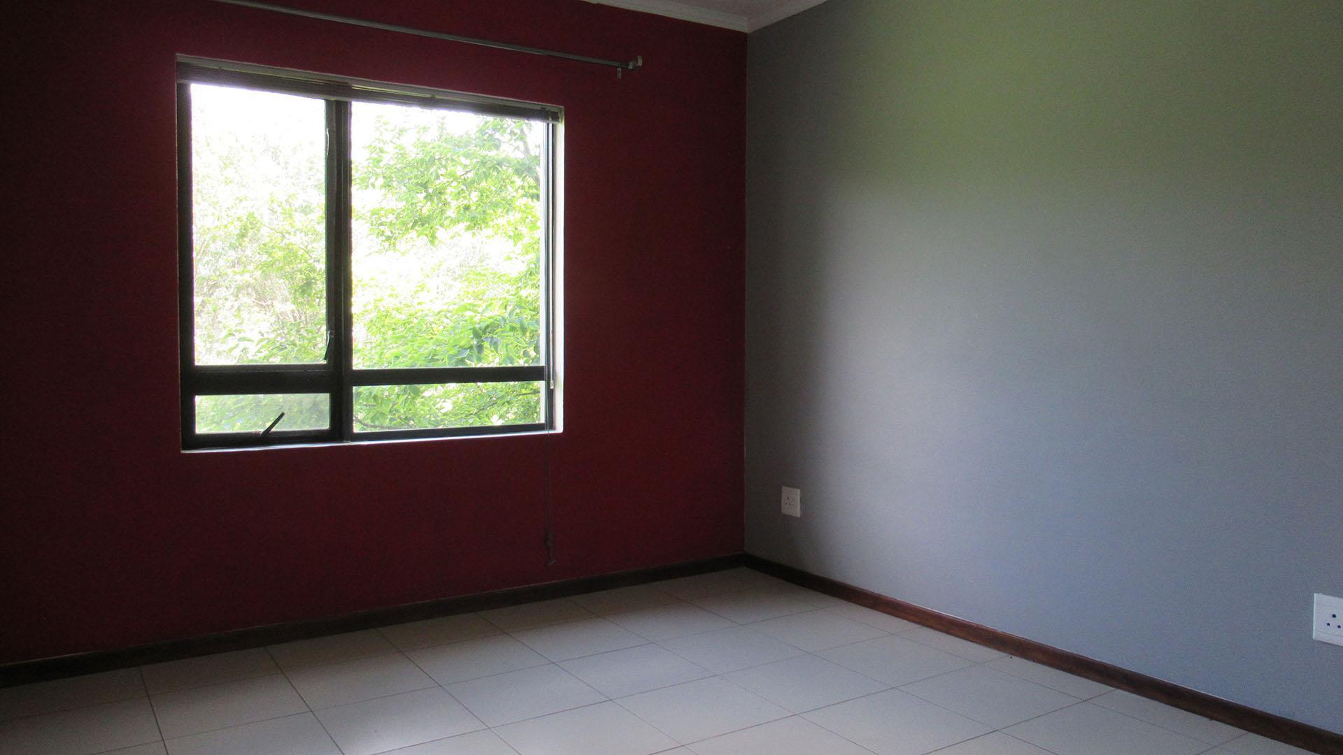 Bed Room 1 - 15 square meters of property in Jackal Creek Golf Estate