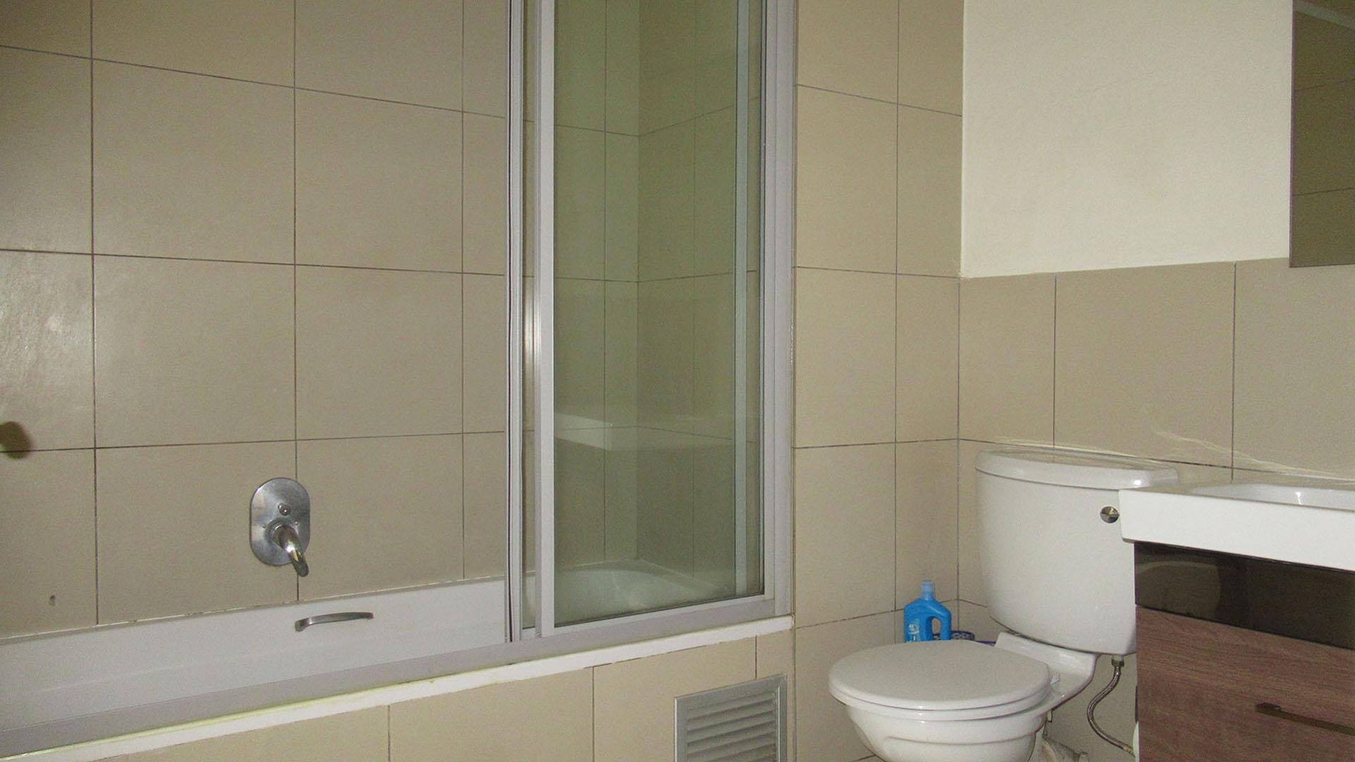 Bathroom 1 - 6 square meters of property in Jackal Creek Golf Estate