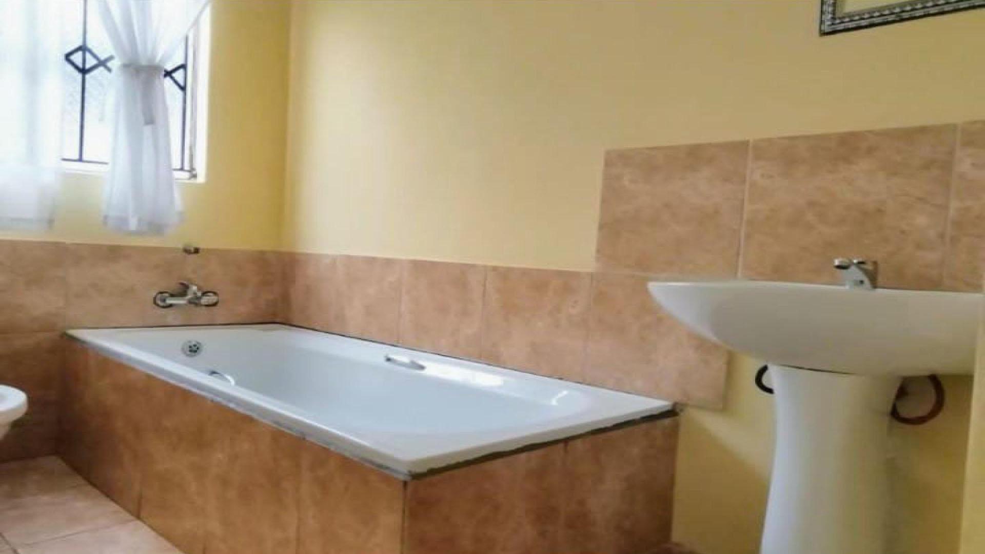 Bathroom 1 of property in Soshanguve East