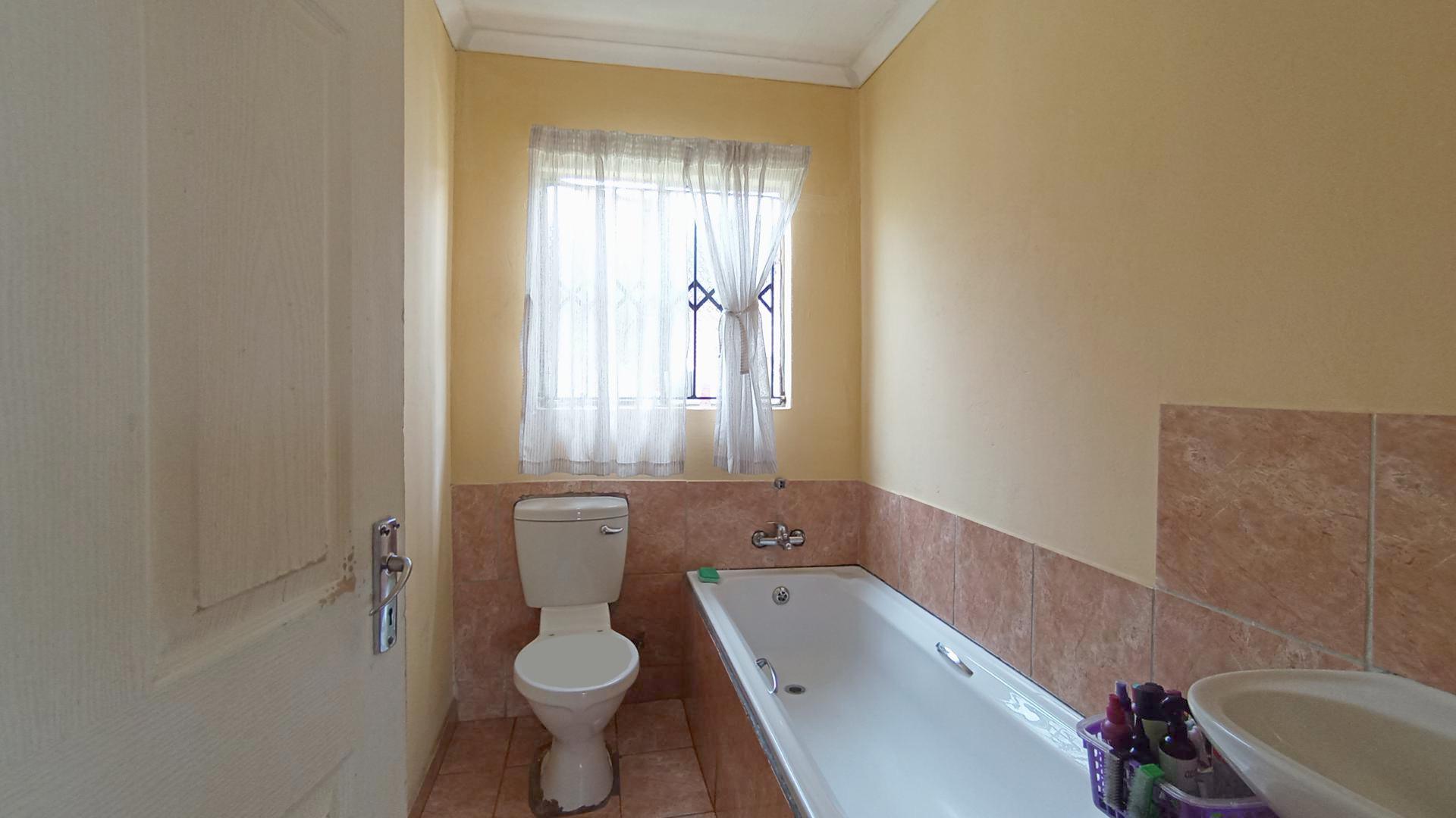 Bathroom 1 - 4 square meters of property in Soshanguve East