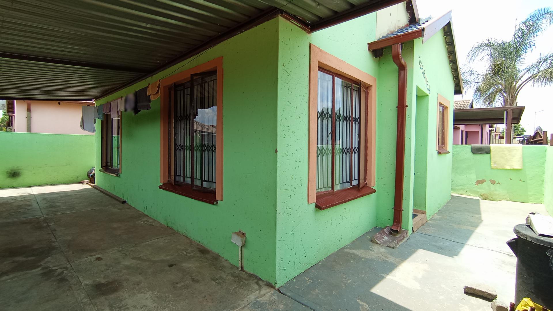 Patio - 1 square meters of property in Soshanguve East