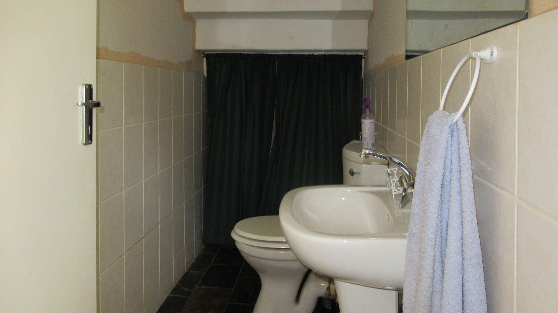 Bathroom 3+ - 5 square meters of property in Northwold