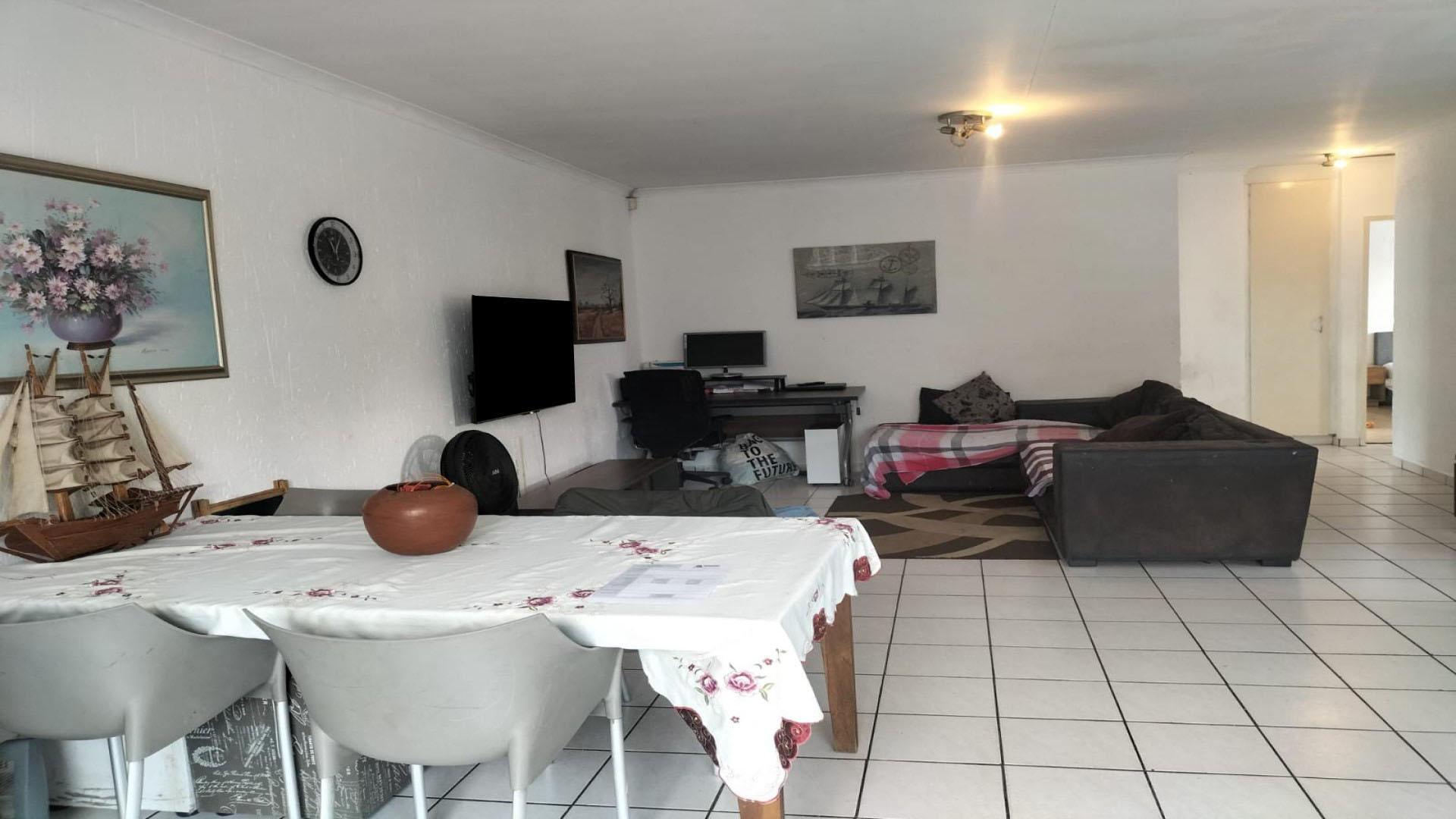 Dining Room - 19 square meters of property in Oakdene