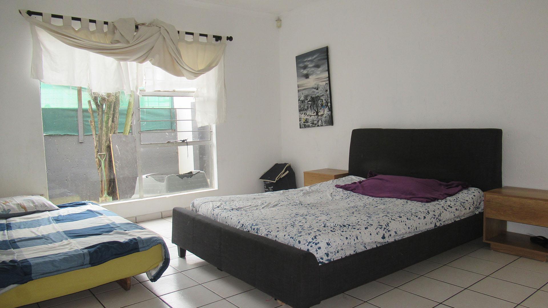 Main Bedroom of property in Oakdene