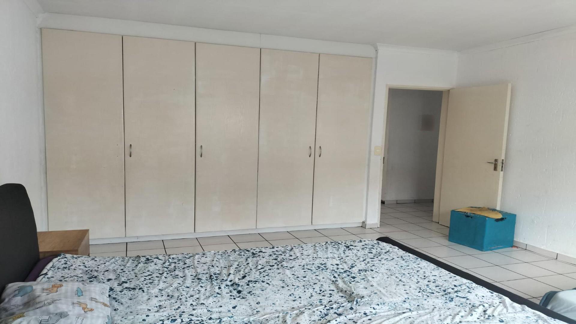 Main Bedroom of property in Oakdene