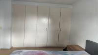 Bed Room 1 - 21 square meters of property in Oakdene