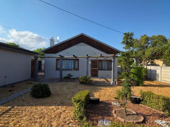 3 Bedroom House for Sale For Sale in Oudtshoorn - MR698659