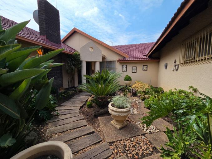 4 Bedroom House for Sale For Sale in Brackenhurst - MR698689