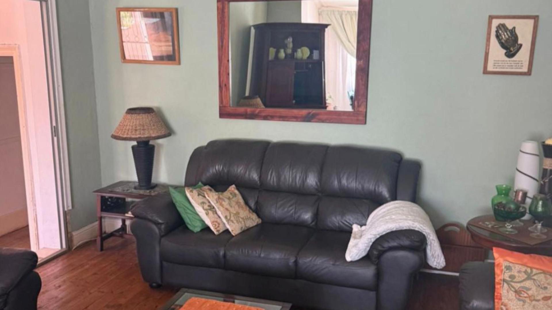 Lounges of property in Jansenville