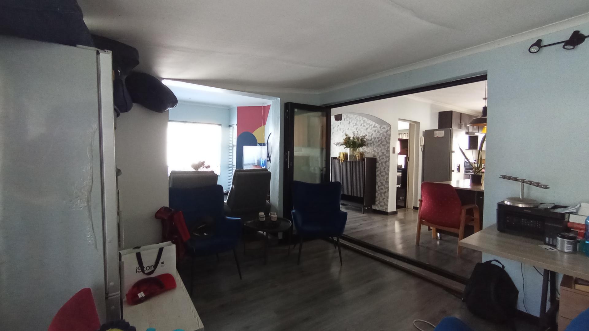 Study - 16 square meters of property in Waterkloof Glen