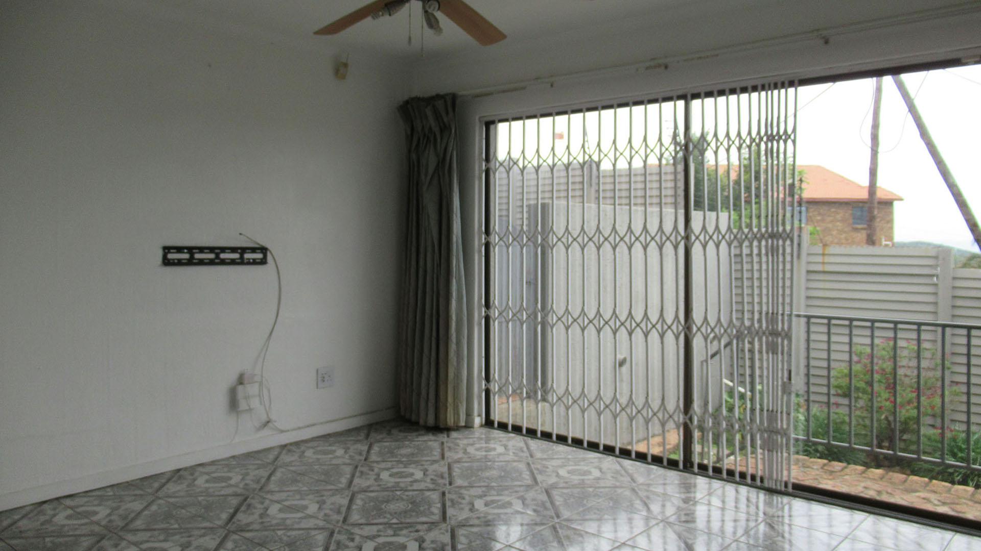 Lounges - 15 square meters of property in Ridgeway