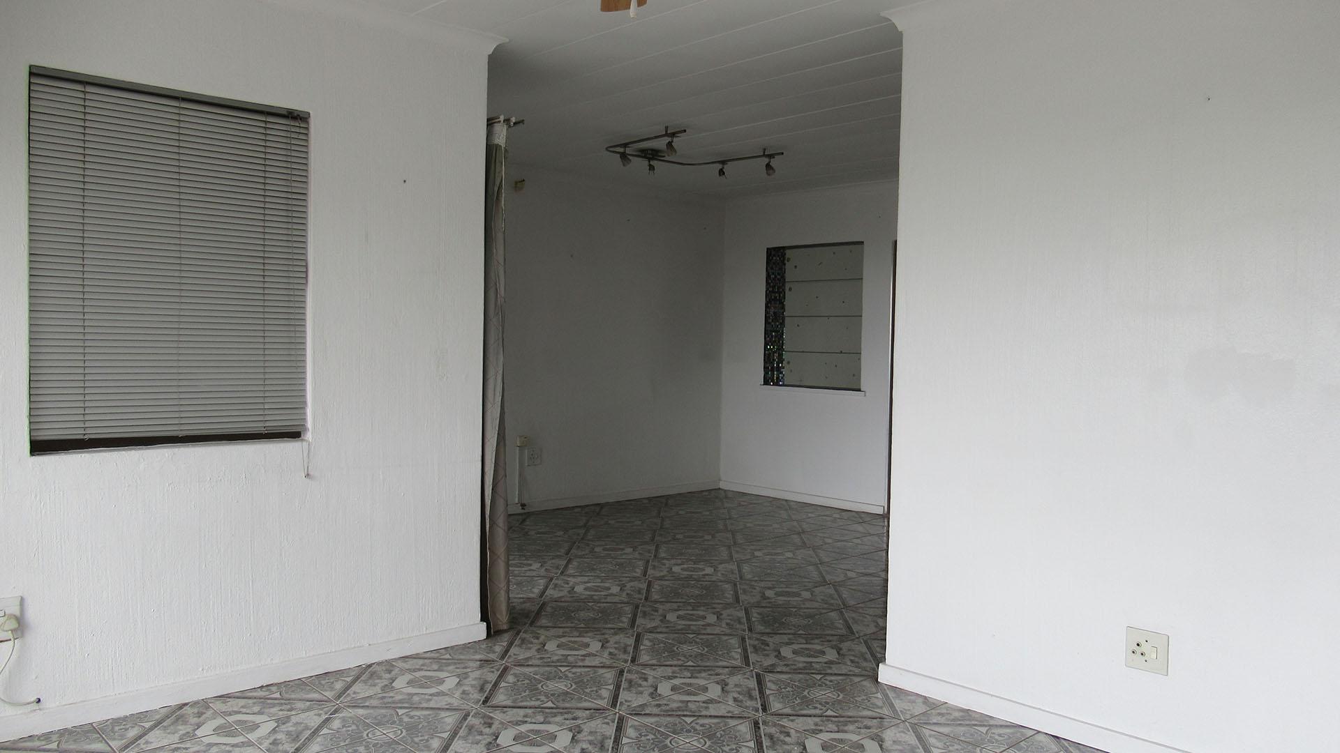 Lounges - 15 square meters of property in Ridgeway