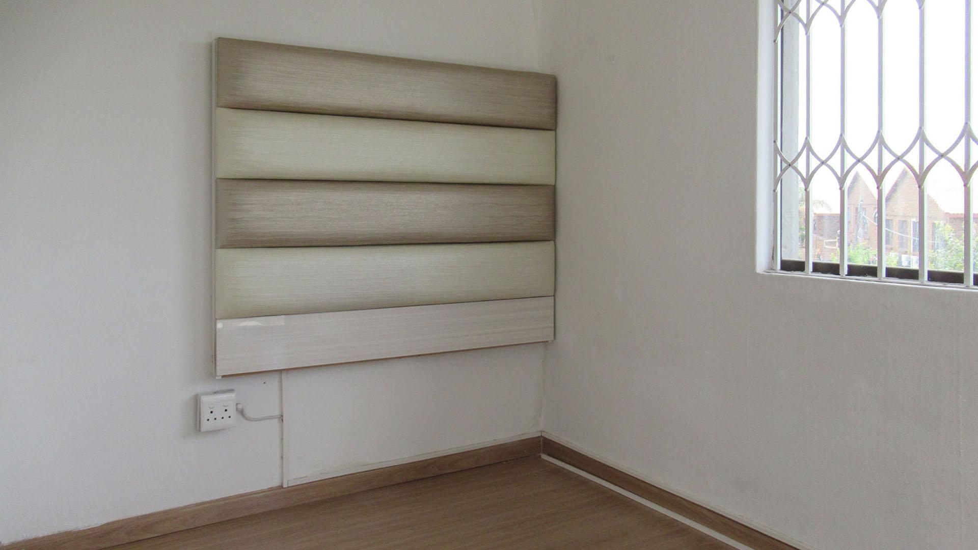 Bed Room 1 - 11 square meters of property in Ridgeway