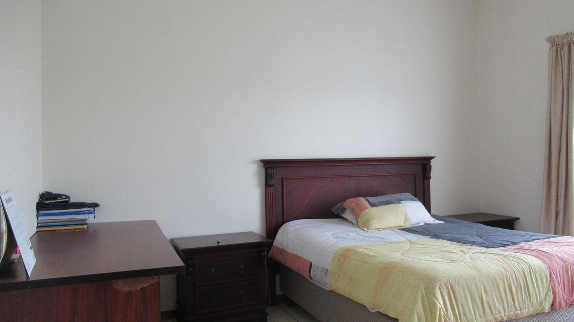 Bed Room 1 - 18 square meters of property in Elandspark