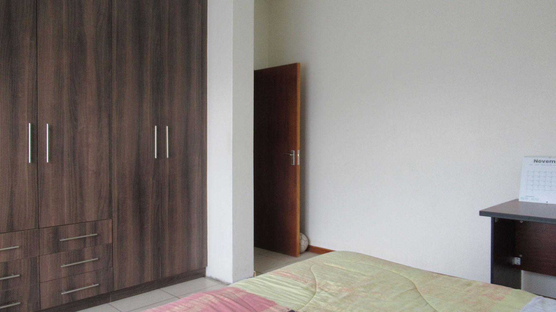 Bed Room 1 - 18 square meters of property in Elandspark