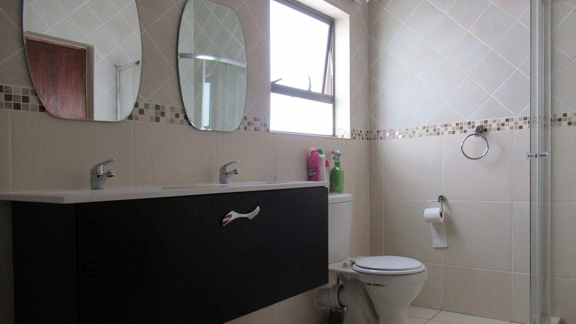 Main Bathroom - 8 square meters of property in Elandspark