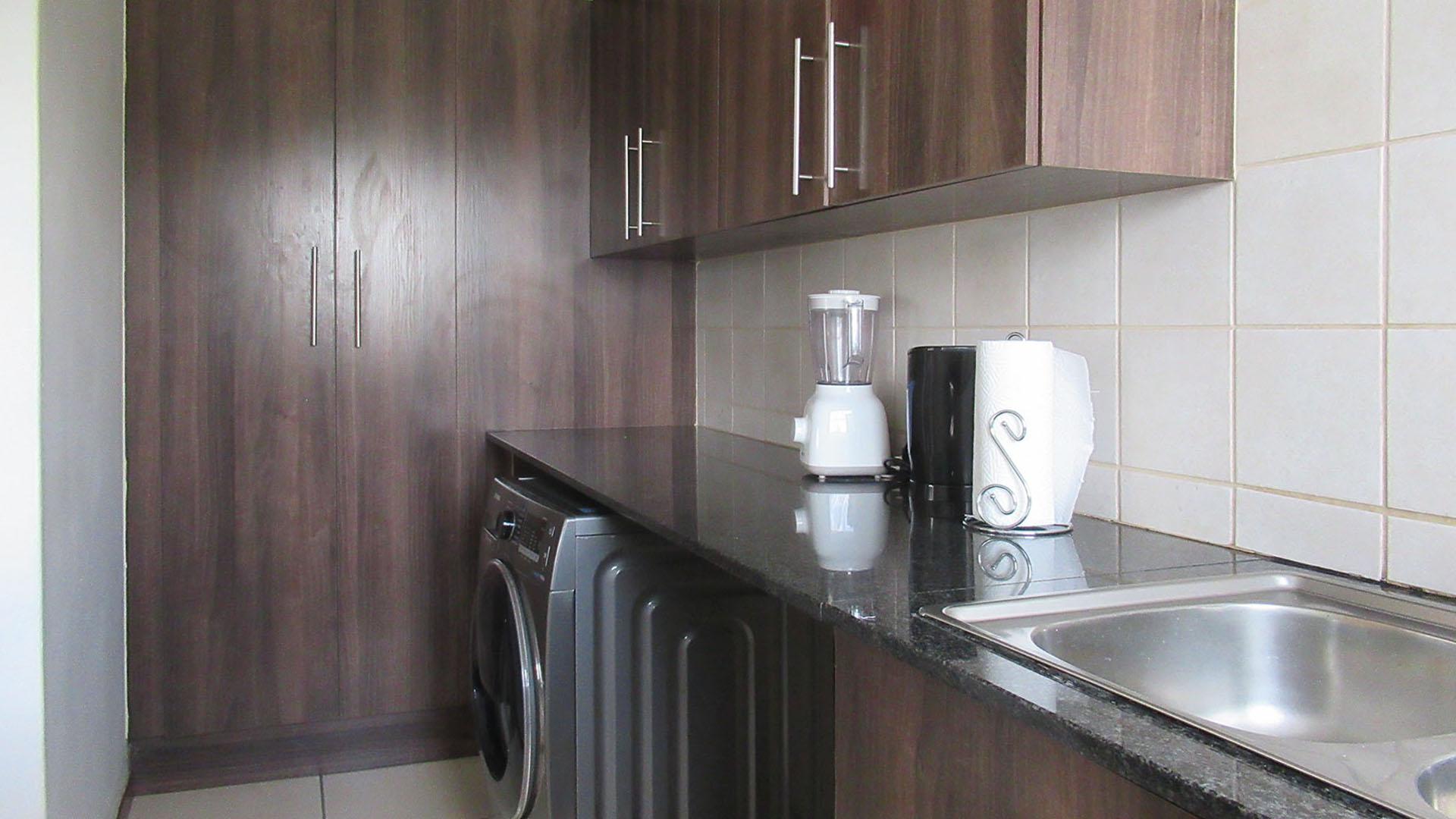 Scullery - 6 square meters of property in Elandspark