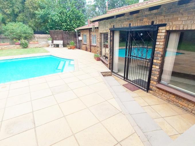 4 Bedroom House for Sale For Sale in Bronberrik - MR698752