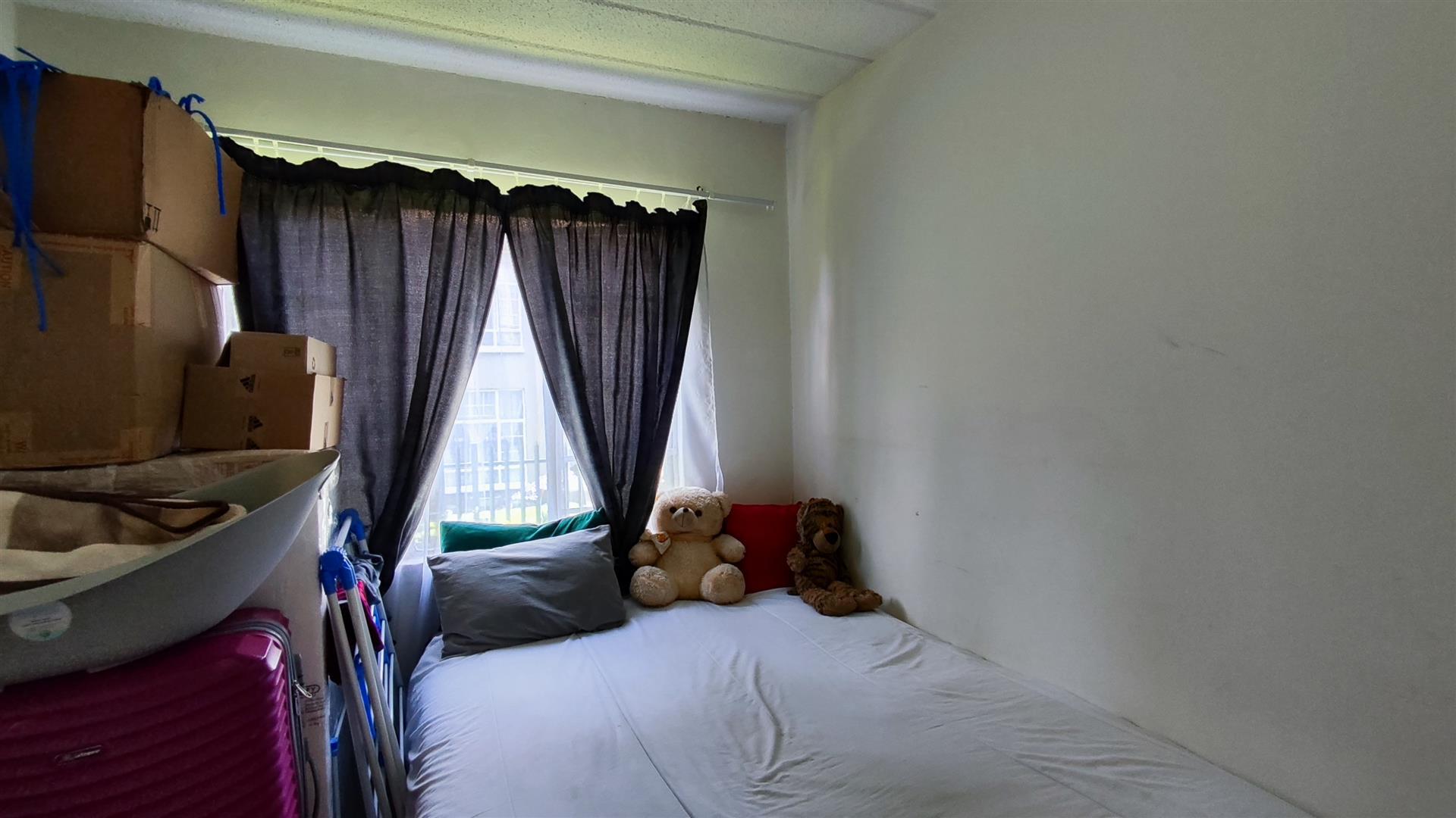 Bed Room 1 - 9 square meters of property in Ravenswood