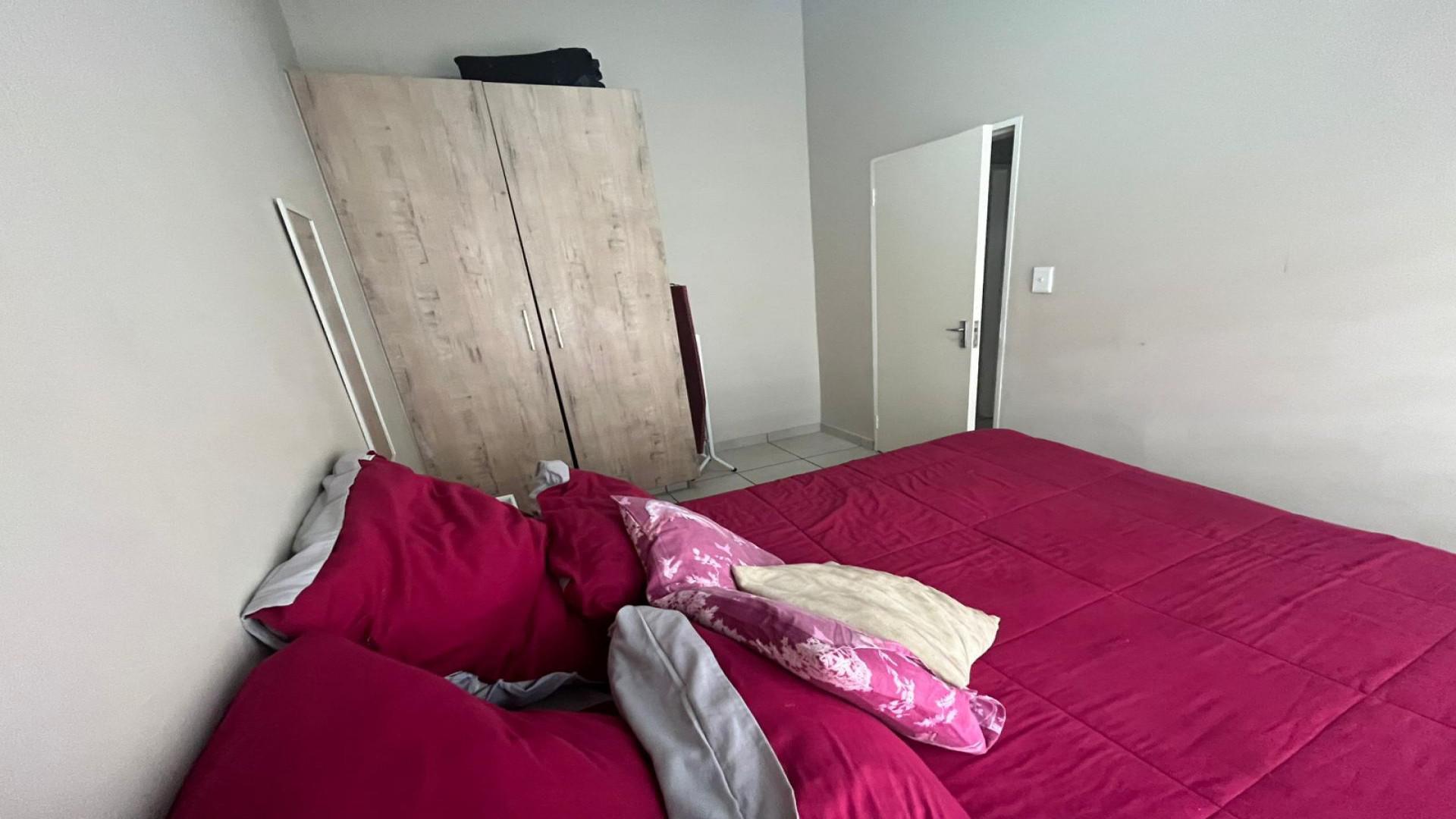 Bed Room 1 of property in Waterkloof (Rustenburg)