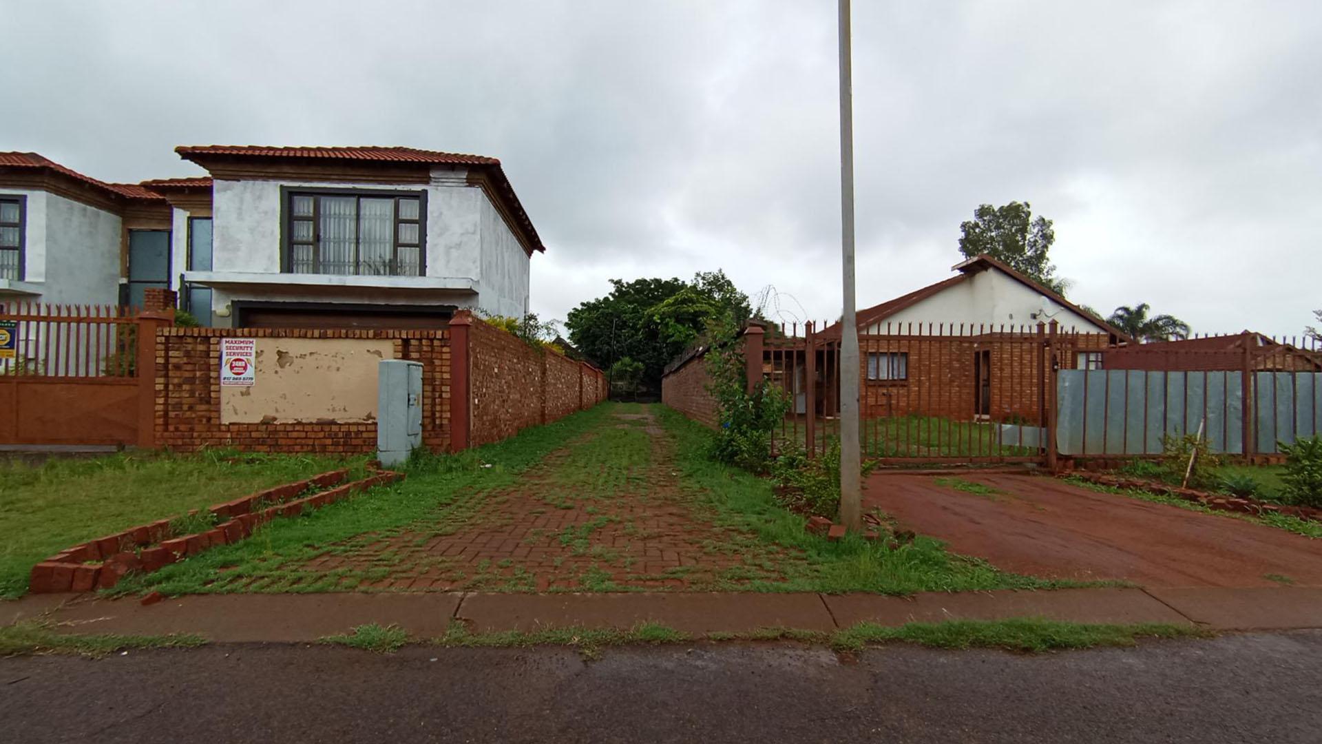 Front View of property in The Orchards