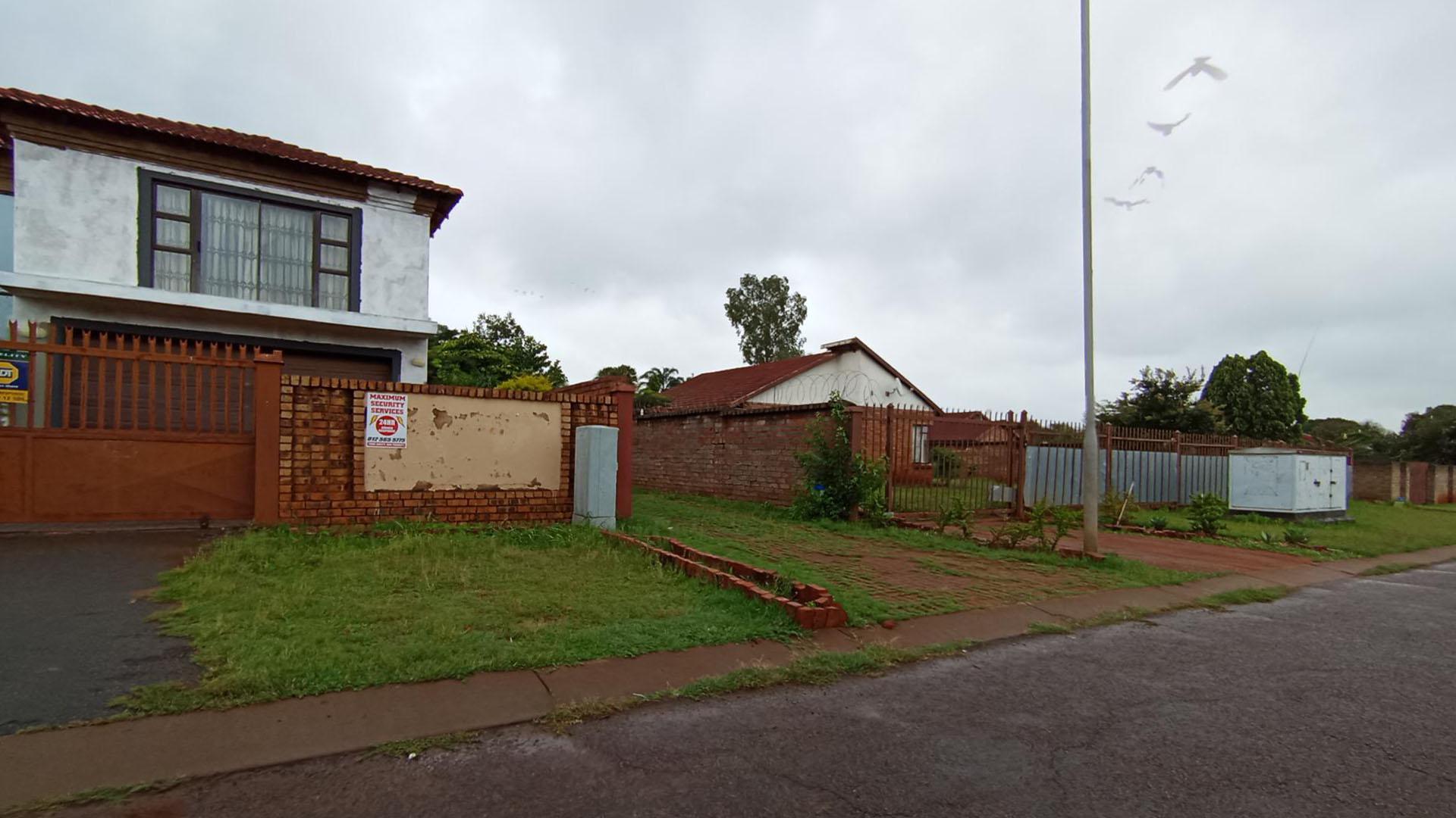 Front View of property in The Orchards