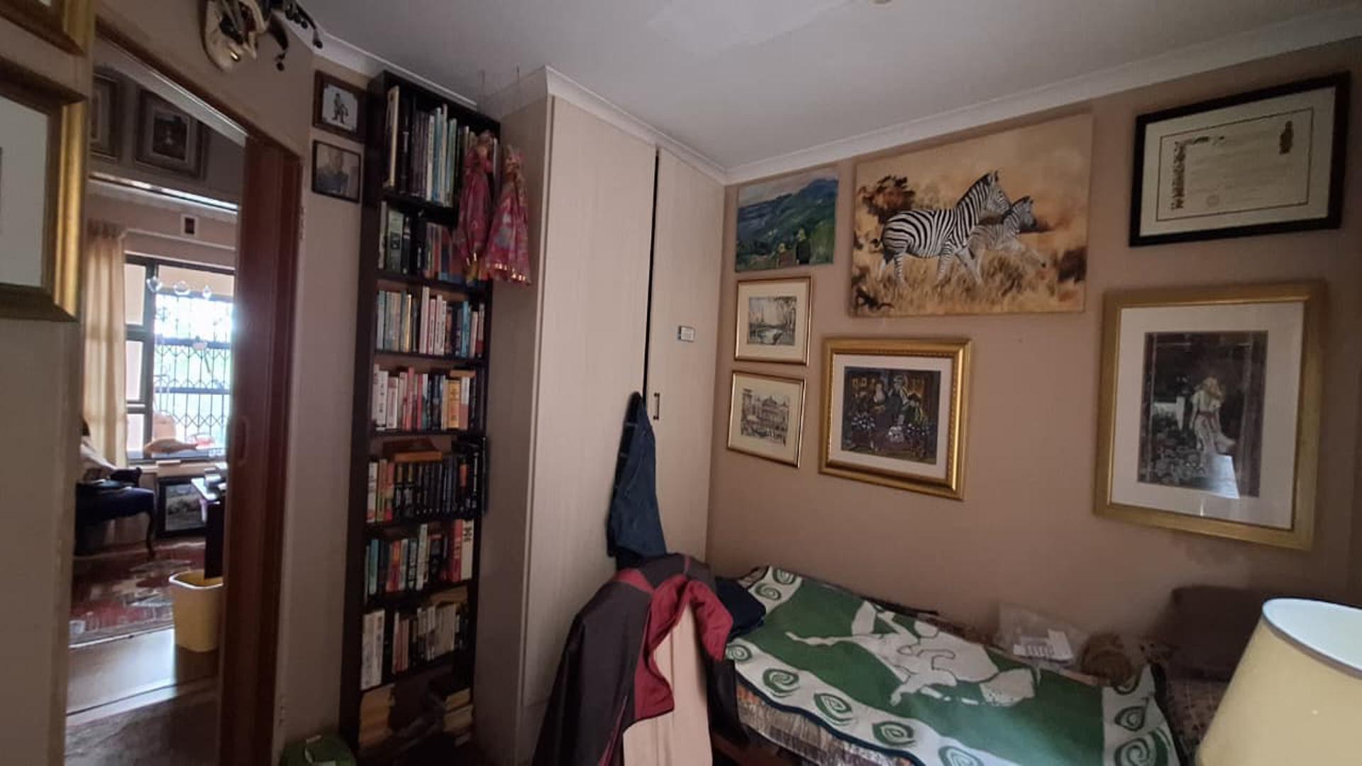 Bed Room 1 - 10 square meters of property in Helderkruin