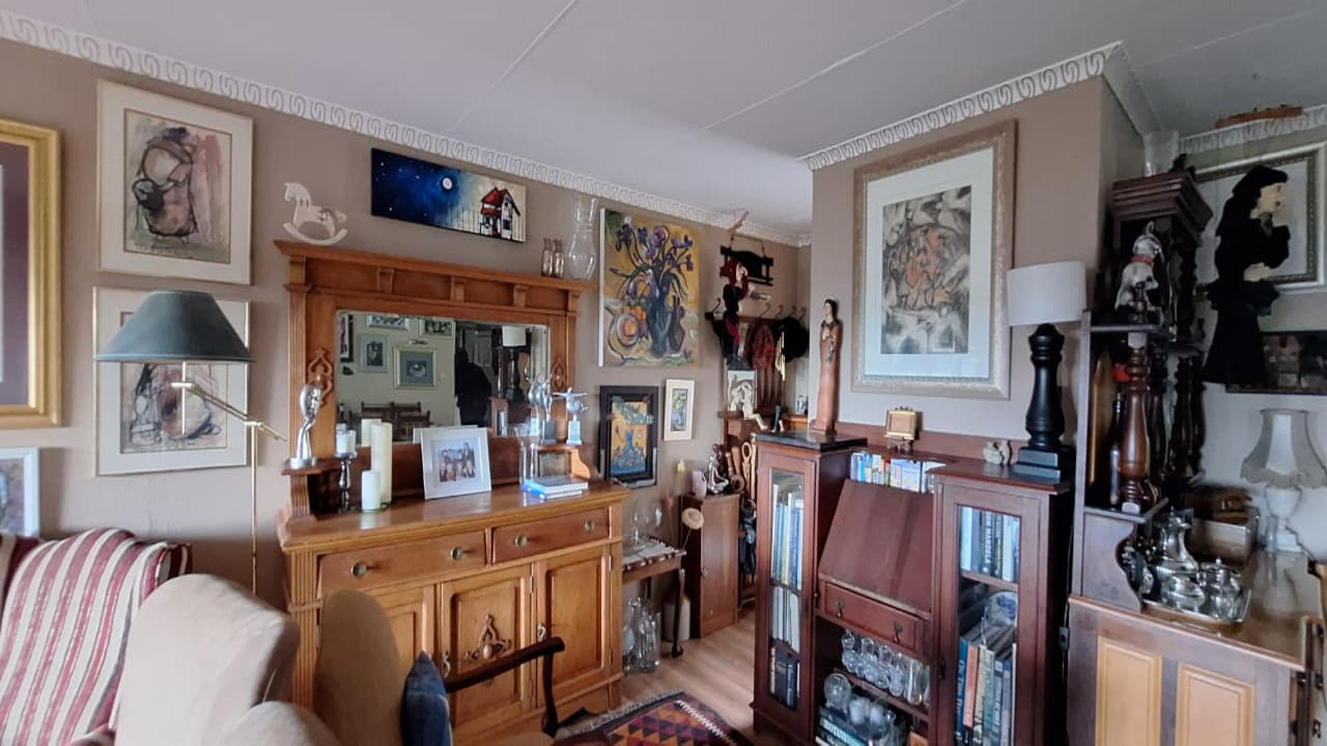 Spaces - 13 square meters of property in Helderkruin
