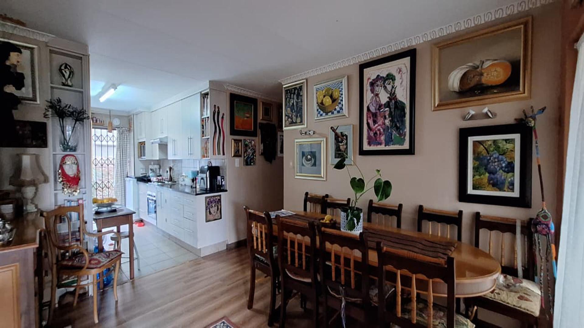 Dining Room - 16 square meters of property in Helderkruin