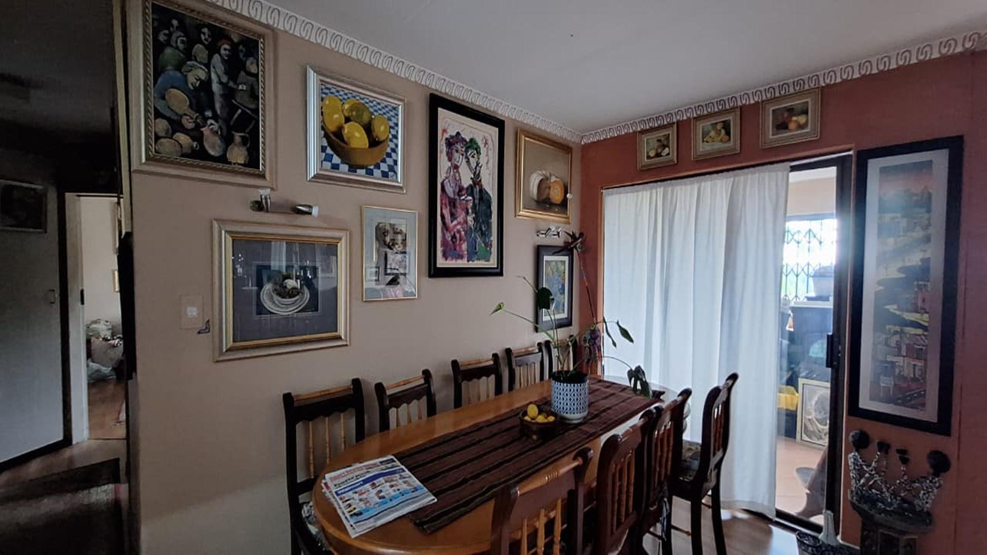 Dining Room - 16 square meters of property in Helderkruin