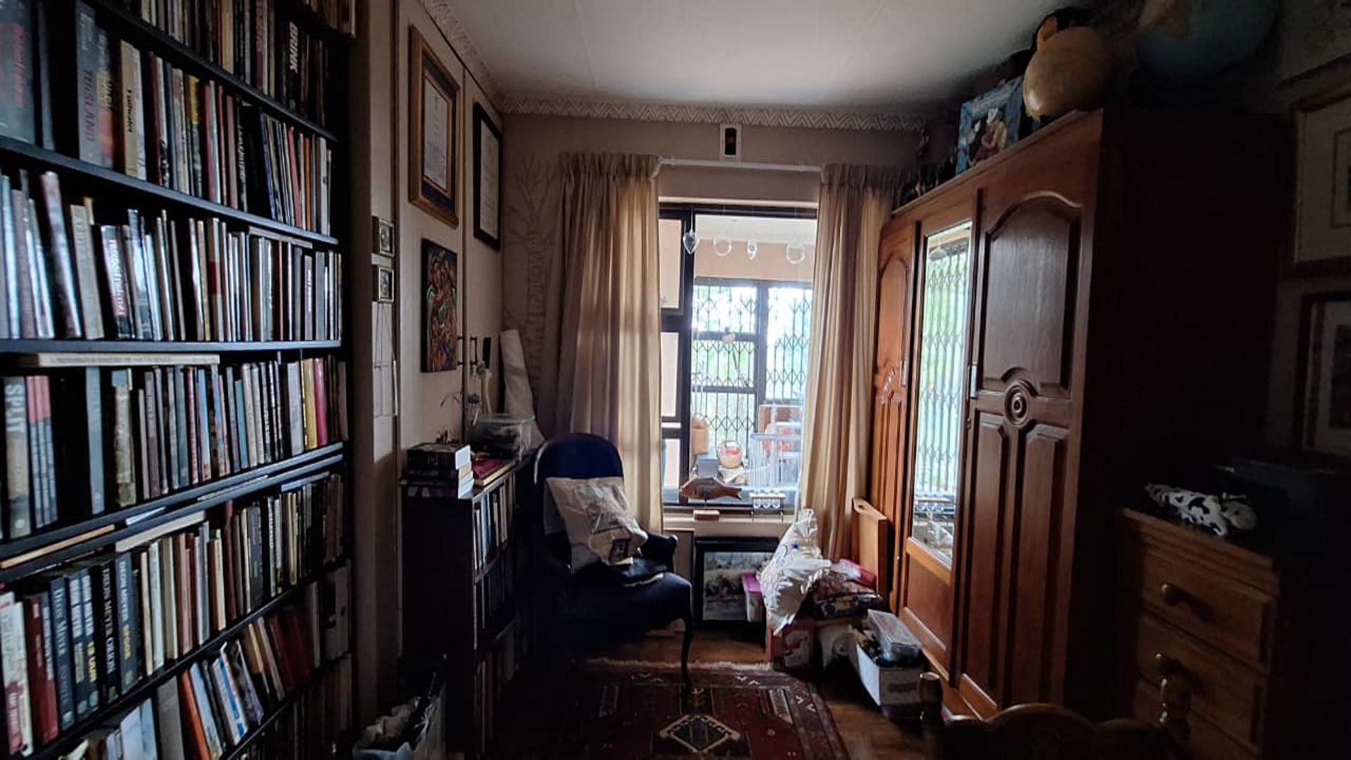 Study - 10 square meters of property in Helderkruin